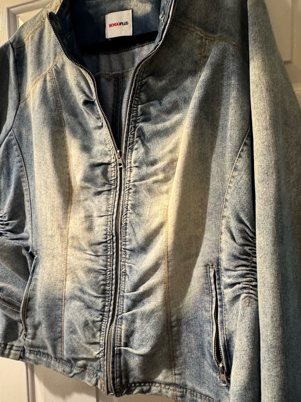 Women's Vintage Light Wash Denim Jacket - Zip Front